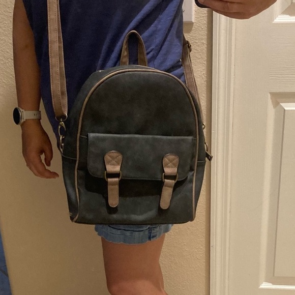 Crossbody/Backpack - Picture 6 of 8